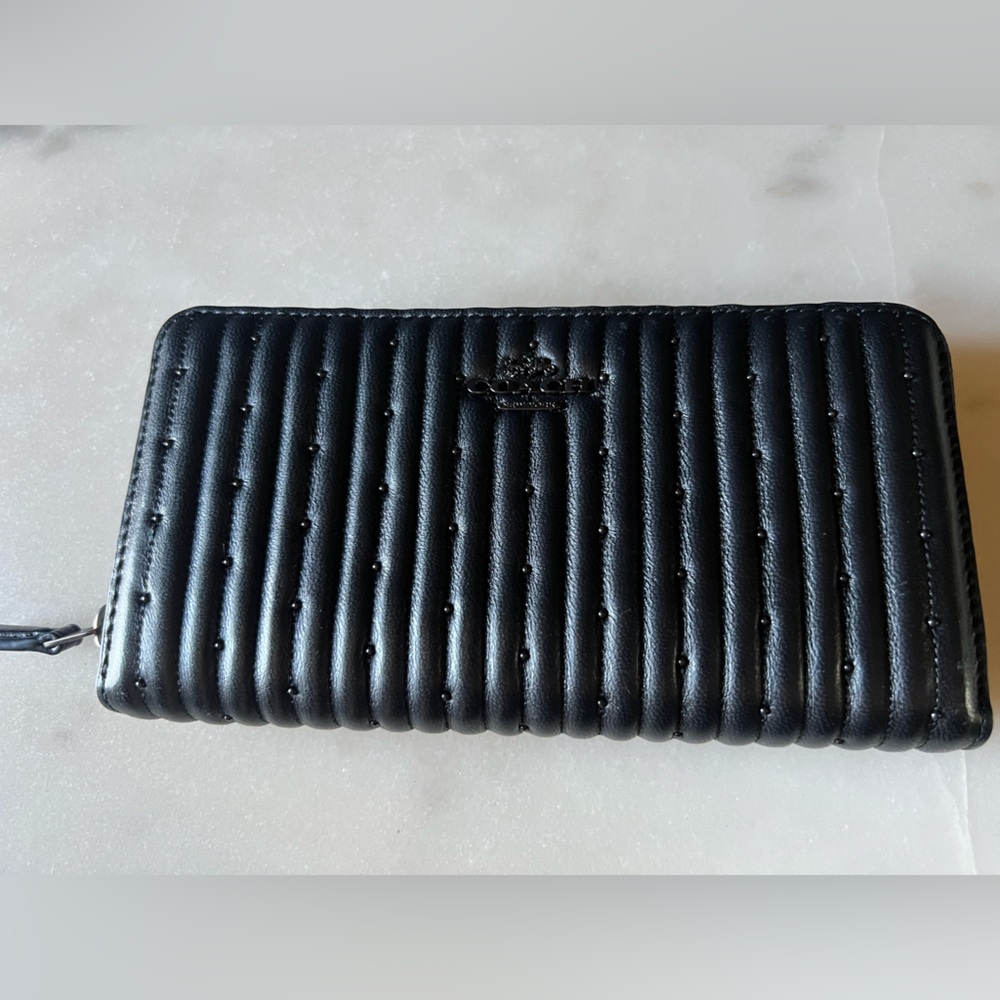 😍Coach Black Beaded Quilted Accordion Wallet-HTF